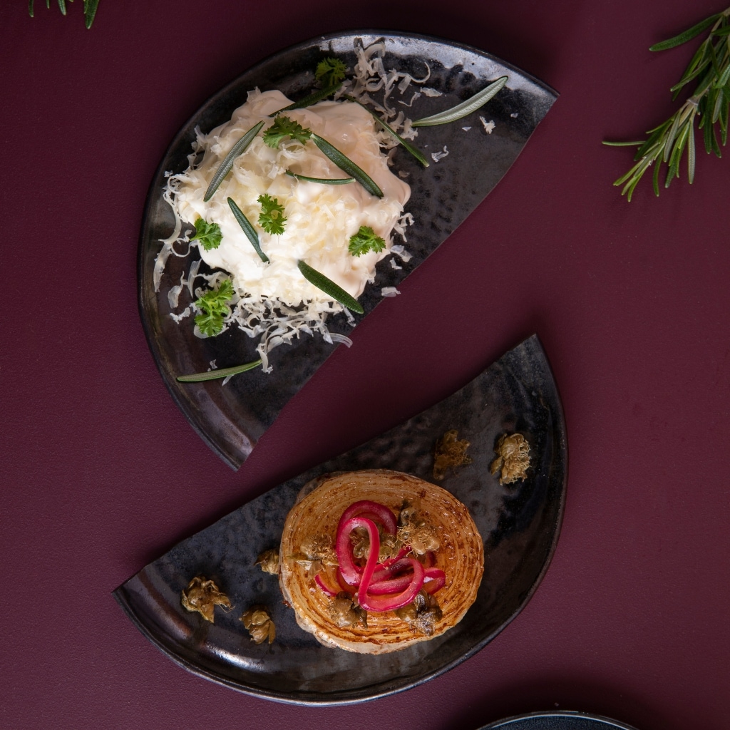 Glasert løk med fritert kapers Glasert løk med fritert kapers